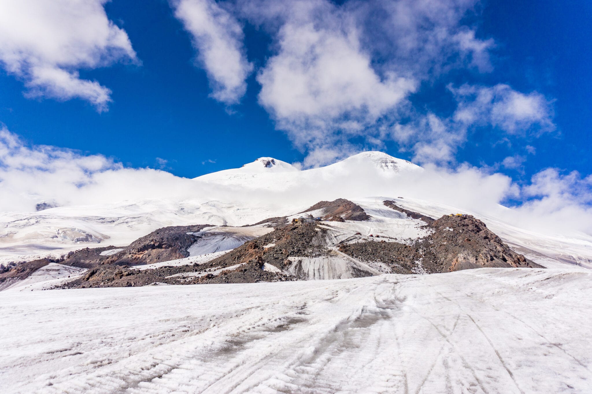 Zuidzijde van de Elbrus west en oosttop