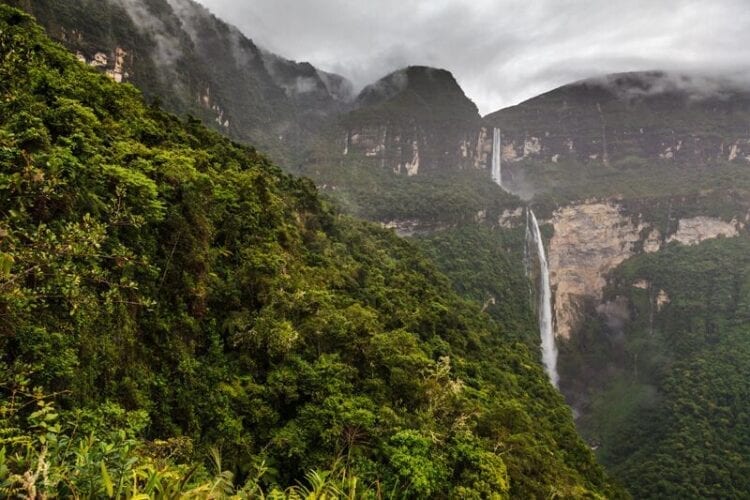 hikes in peru waterval