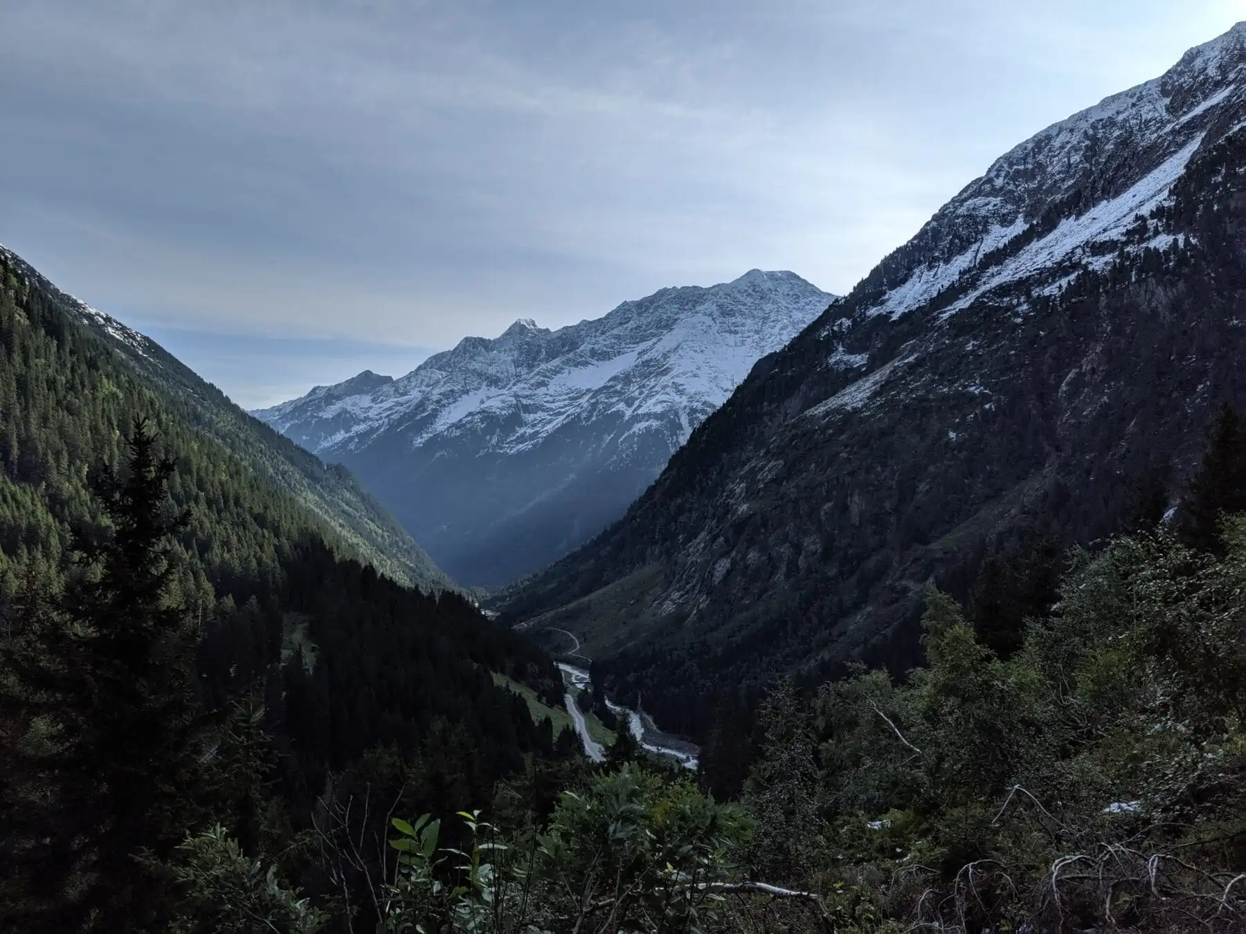 Besneeuwde bergtoppen in Stubai