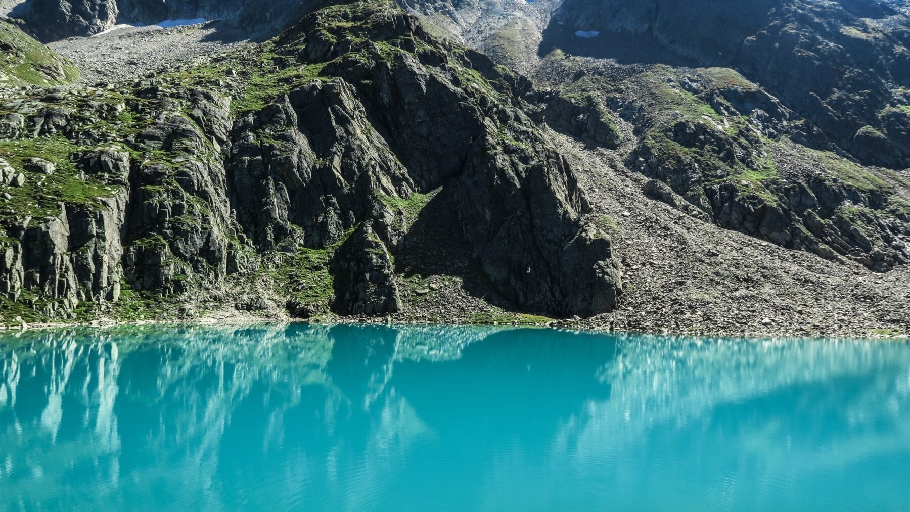 Saffierblauwe Panoramasee