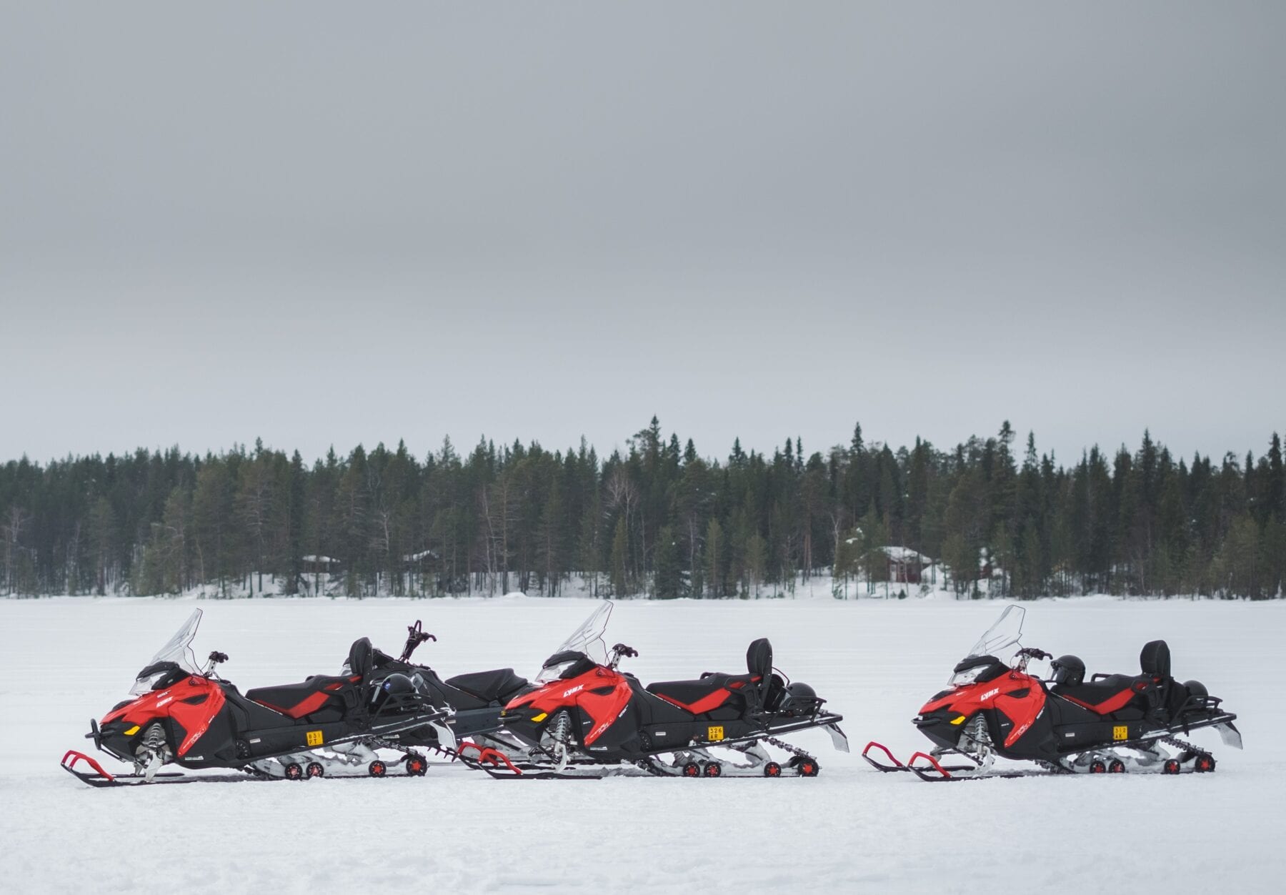 25 prachtige foto's van Lapland sneeuwscooters