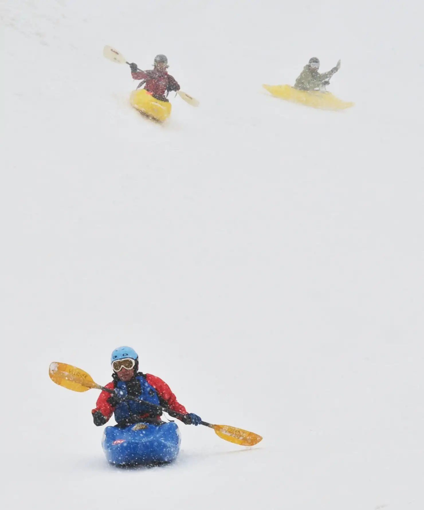 Ruige wintersporten Snow Kayaking