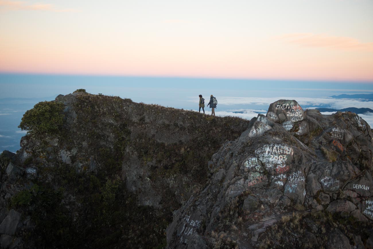 hiken over vulkanen en bergtoppen