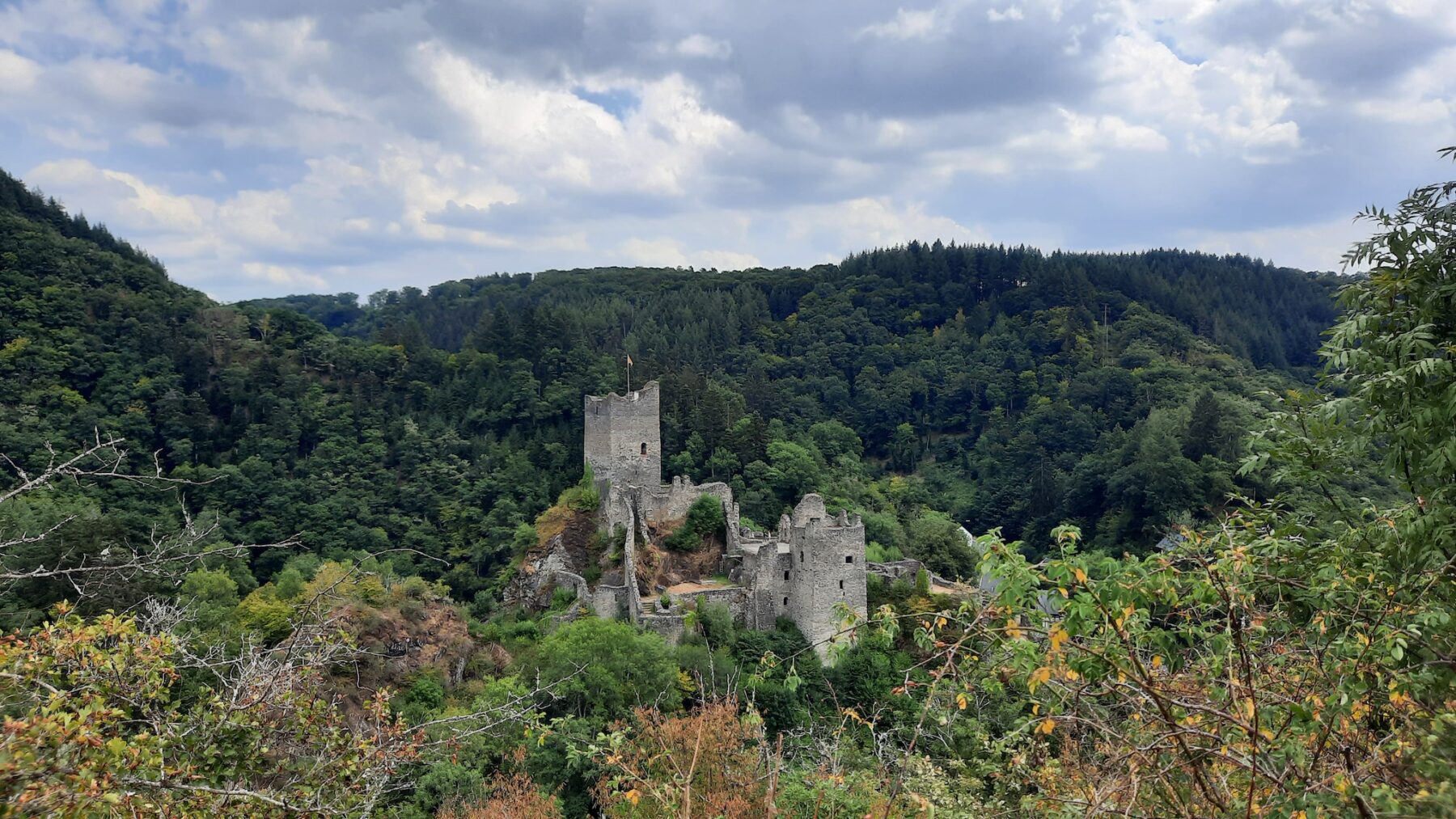 Overburg ruines Manderscheid