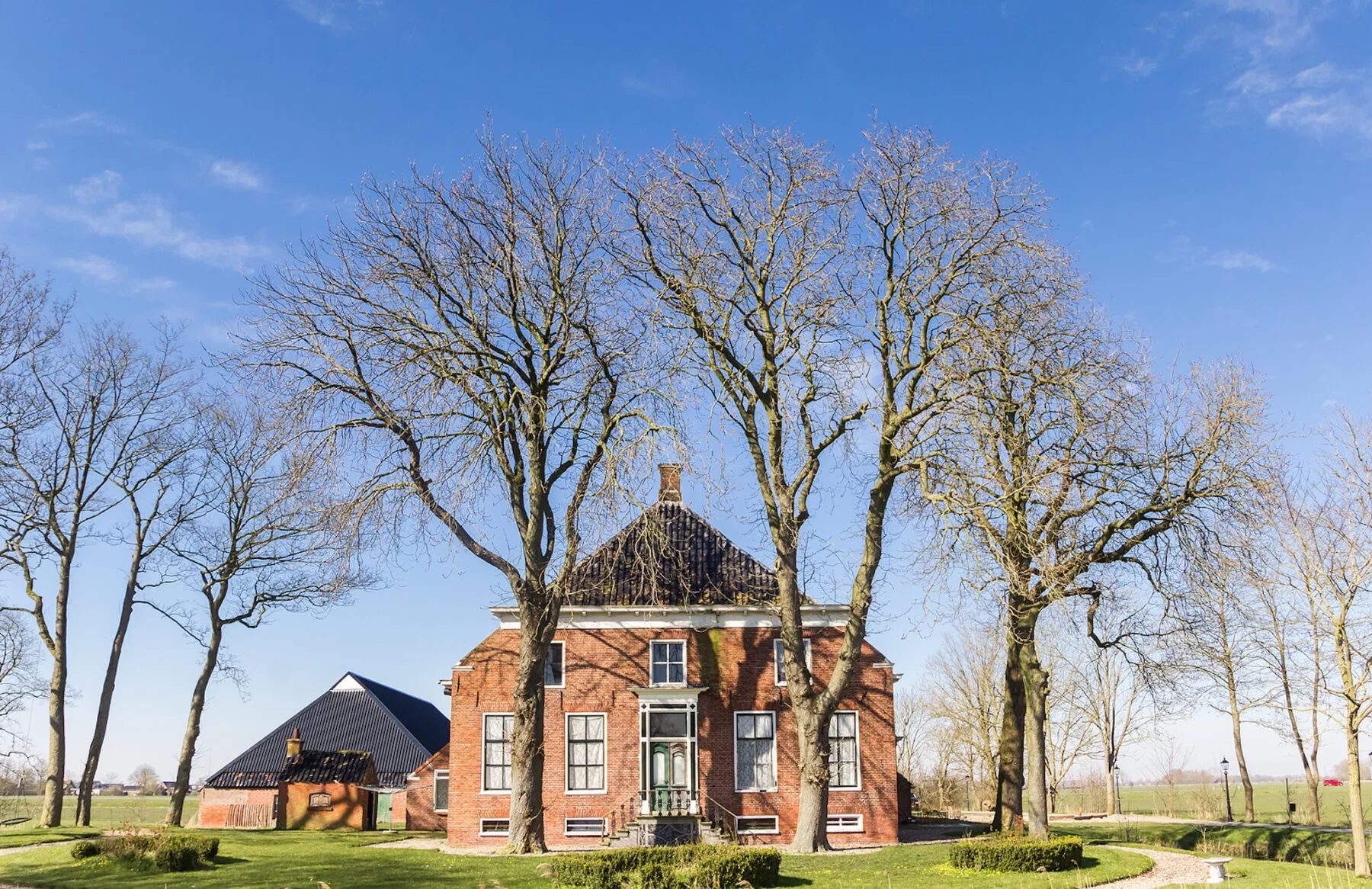 Typische boerderijen in Groningen langs het Noaberpad