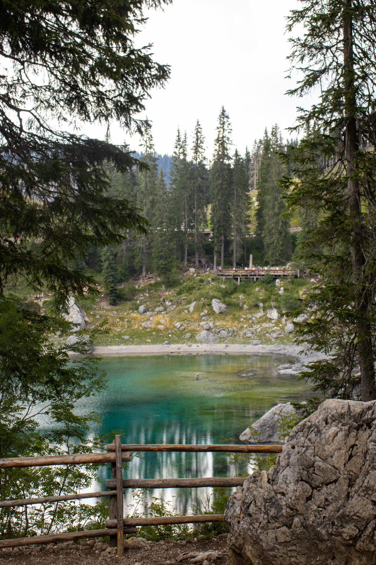 Lago di Carezza vanuit een ander punt