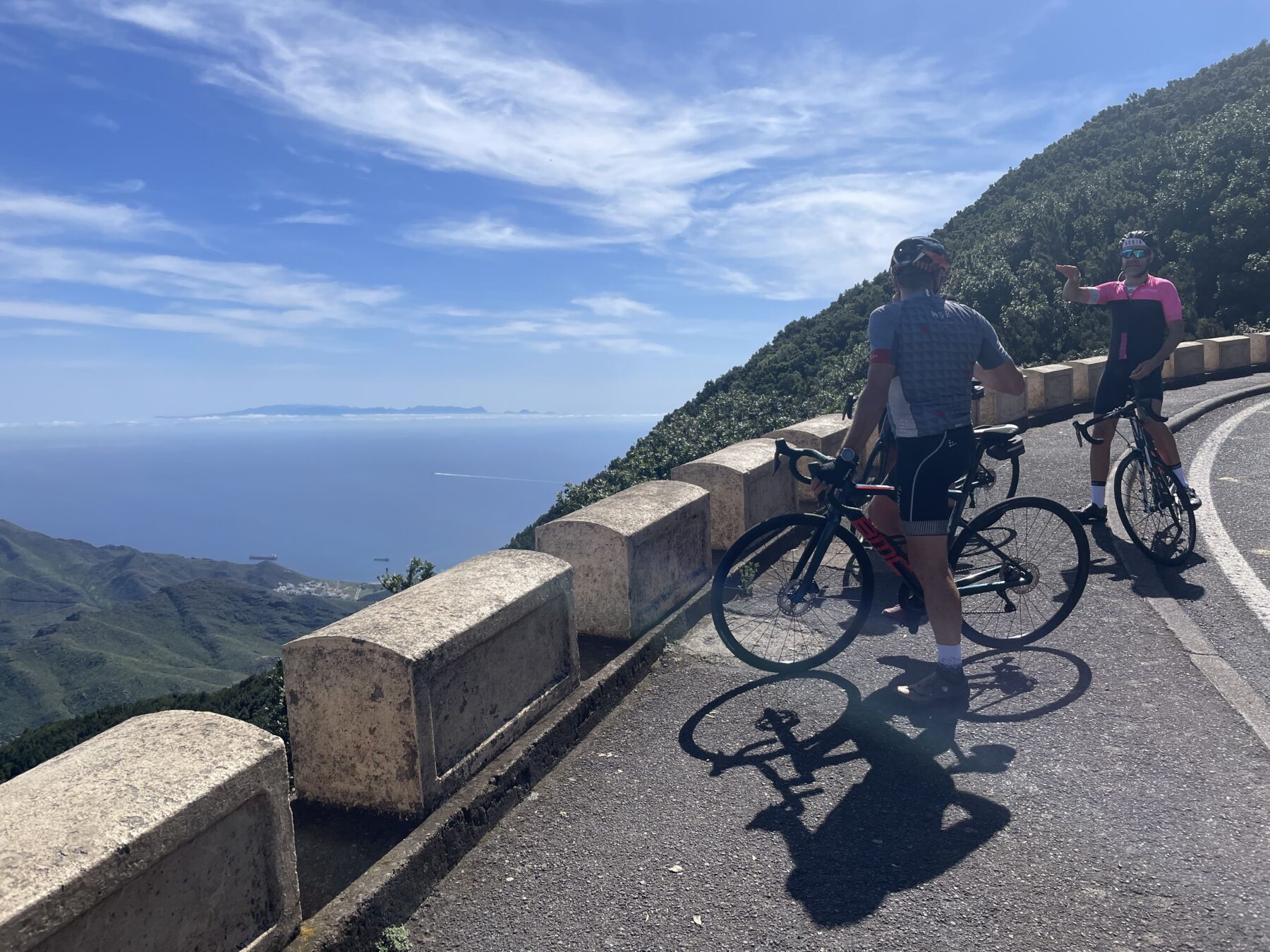 Fietsen op Tenerife, de afdaling naar  Playa de Las Teresitas