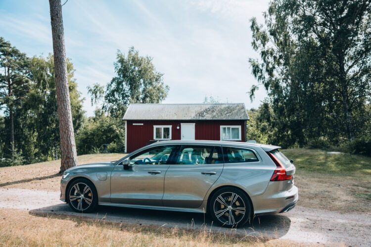 Volvo V60 Recharge T8 zijkant