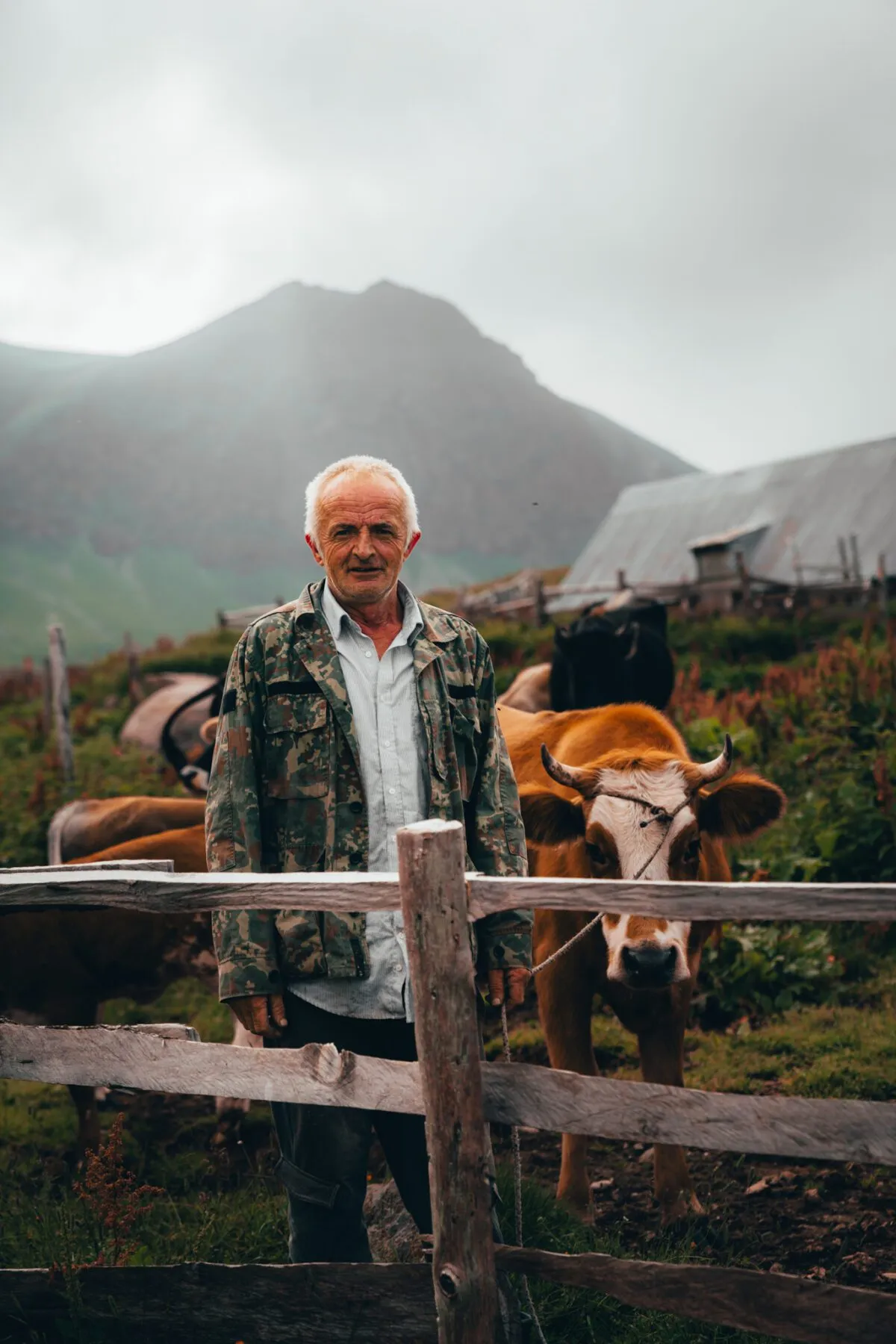 Locals tijdens The Balkan Trail