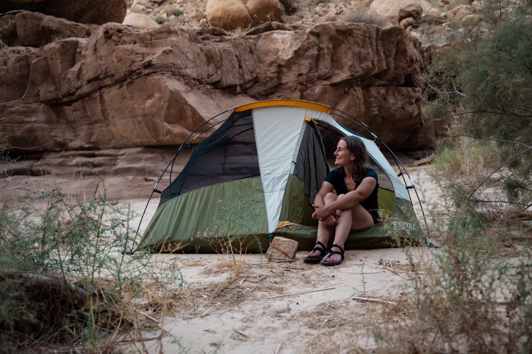 Een nachtje wildkamperen tijdens de tweedaagse trekking in Wadi Hasa, Jordanië