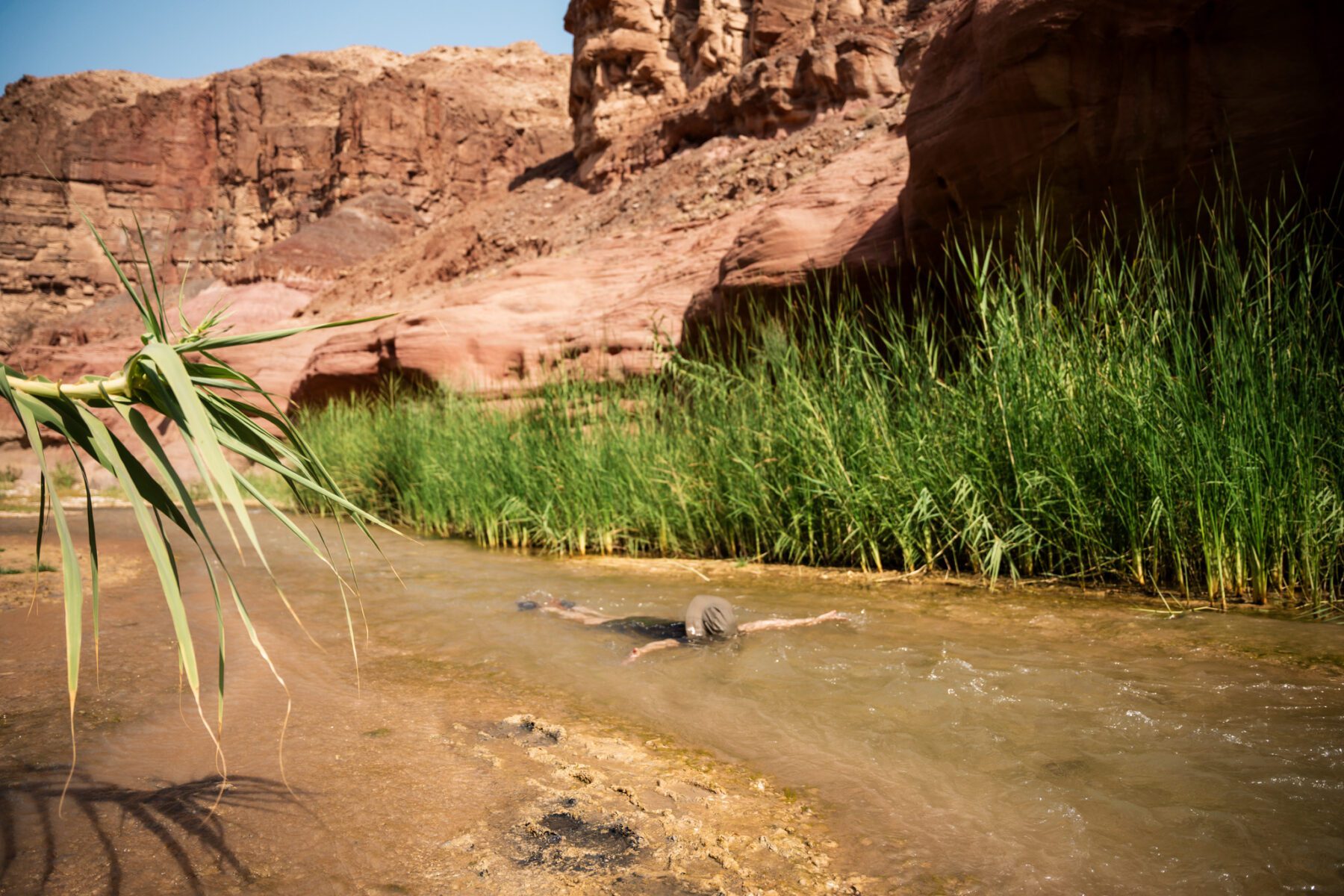 Lekker floaten in Wadi Hasa zorgt voor verkoeling in Jordanië