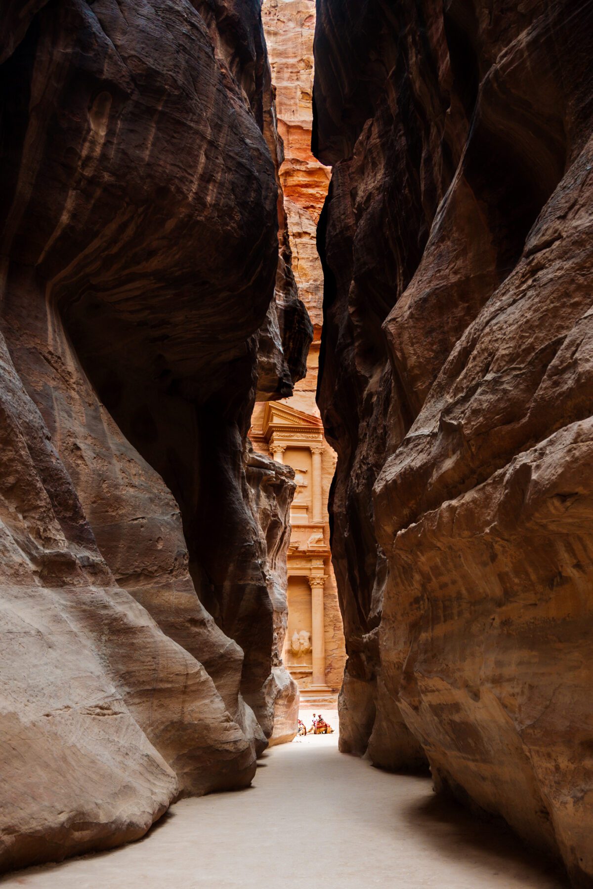 Door de canyon naar de Treasury in Petra