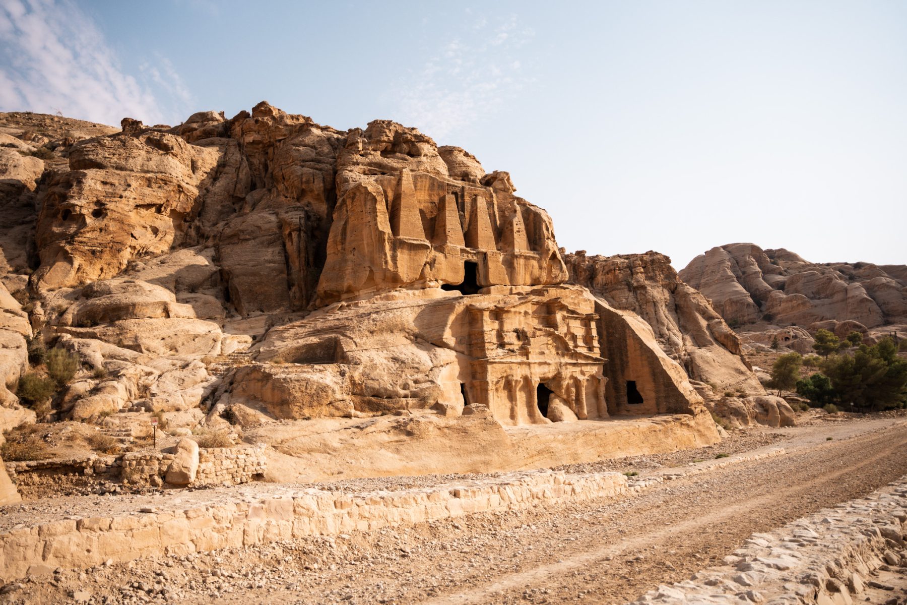Uitgehouwen graftombe in Petra, Jordanië