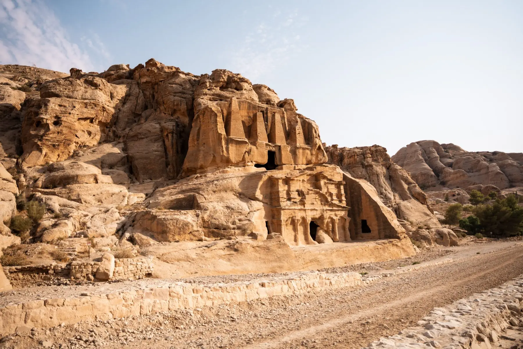 Uitgehouwen graftombe in Petra, Jordanië