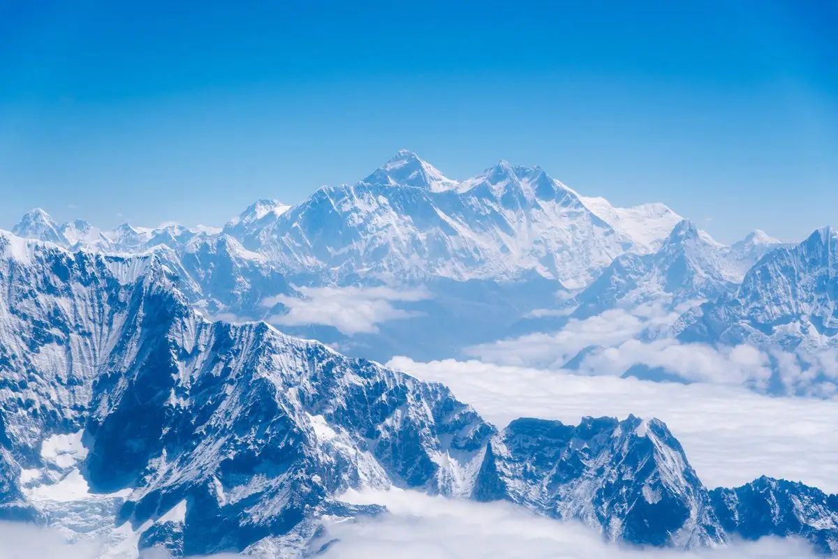 De Everest Base Camp Trek, met uitzicht op de hoogste berg ter wereld, is meer dan de moeite waard.