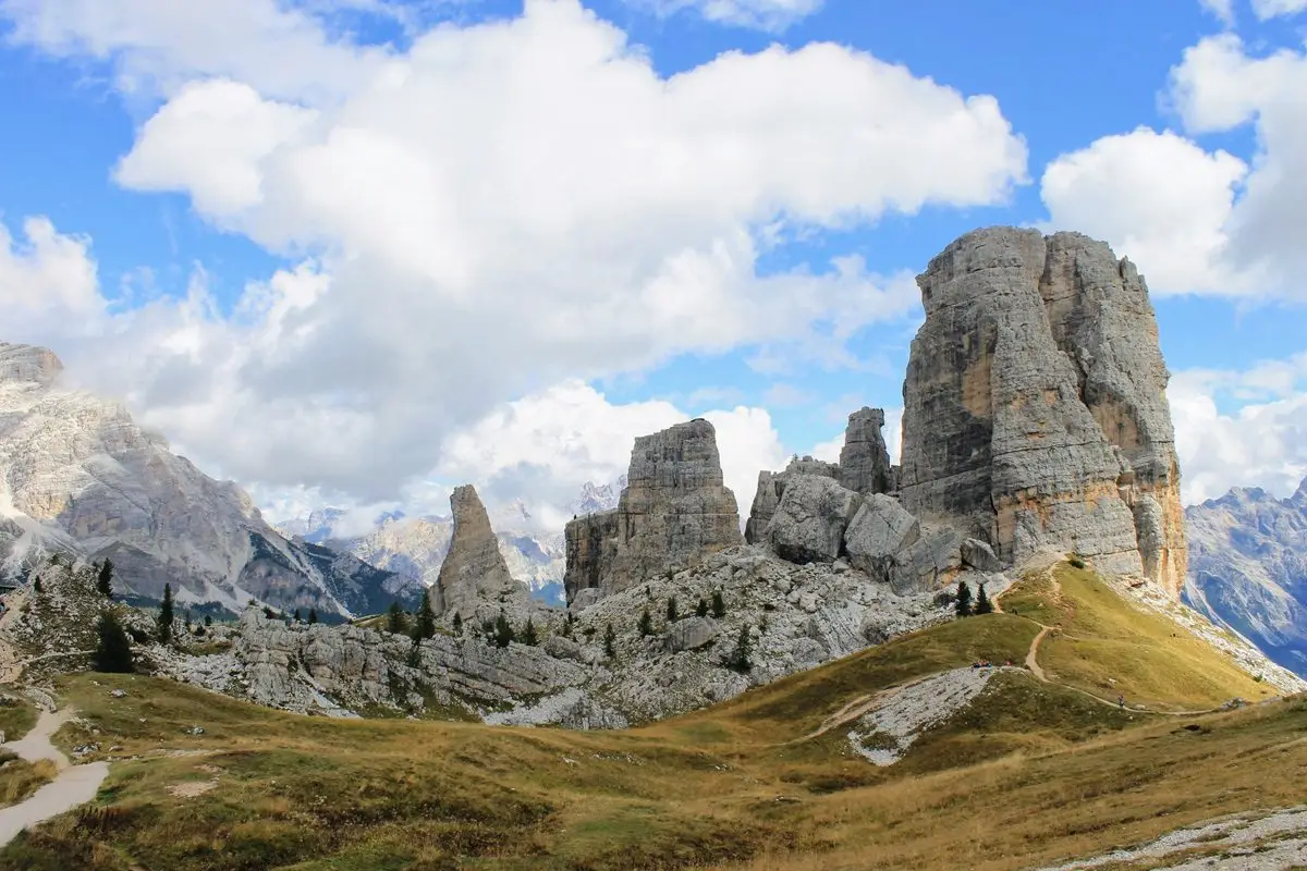 De Dolomiti Trail loopt langs een aantal prachtige plekken, zoals de Cinque Torri
