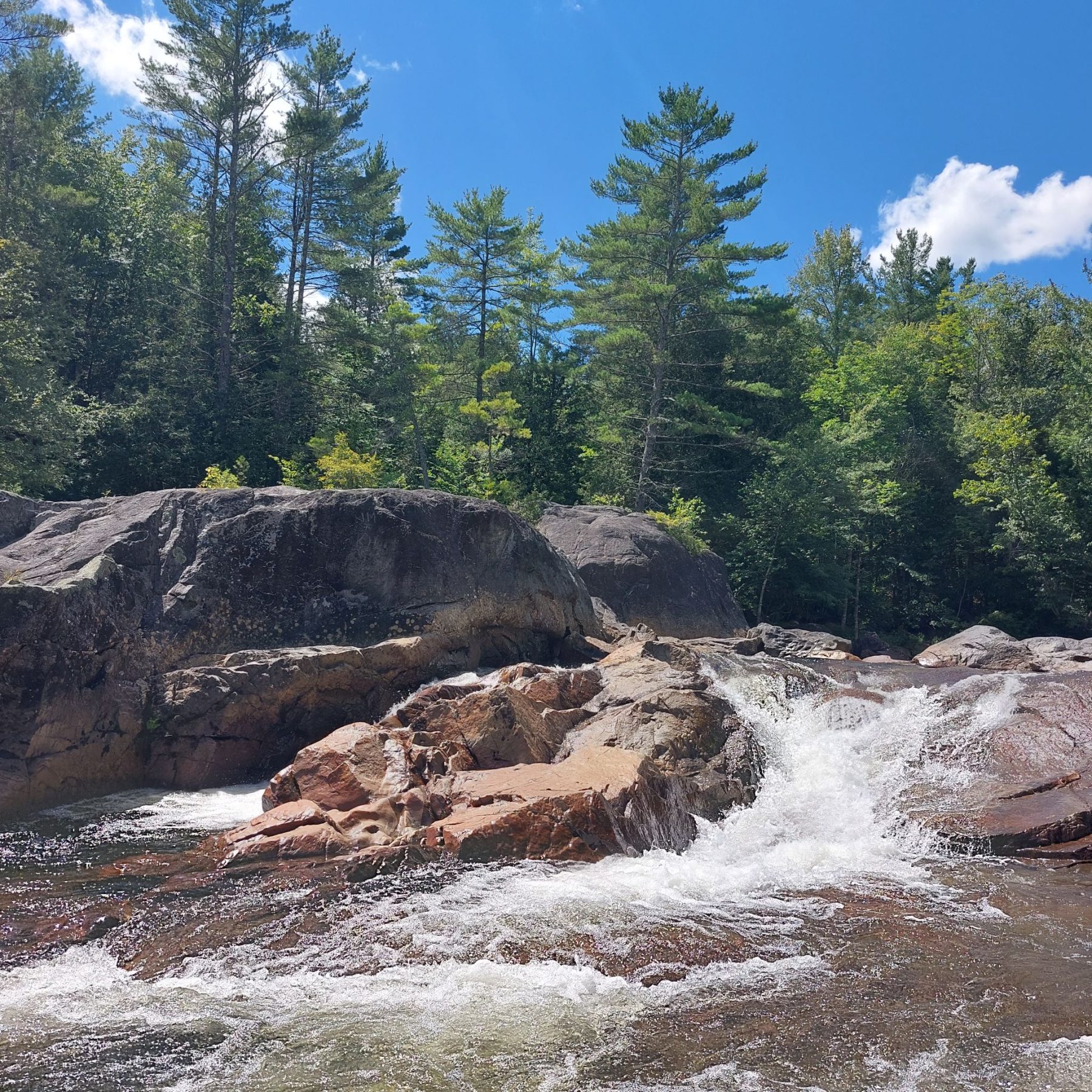 Blue Ridge Falls, midden in de Adirondacks