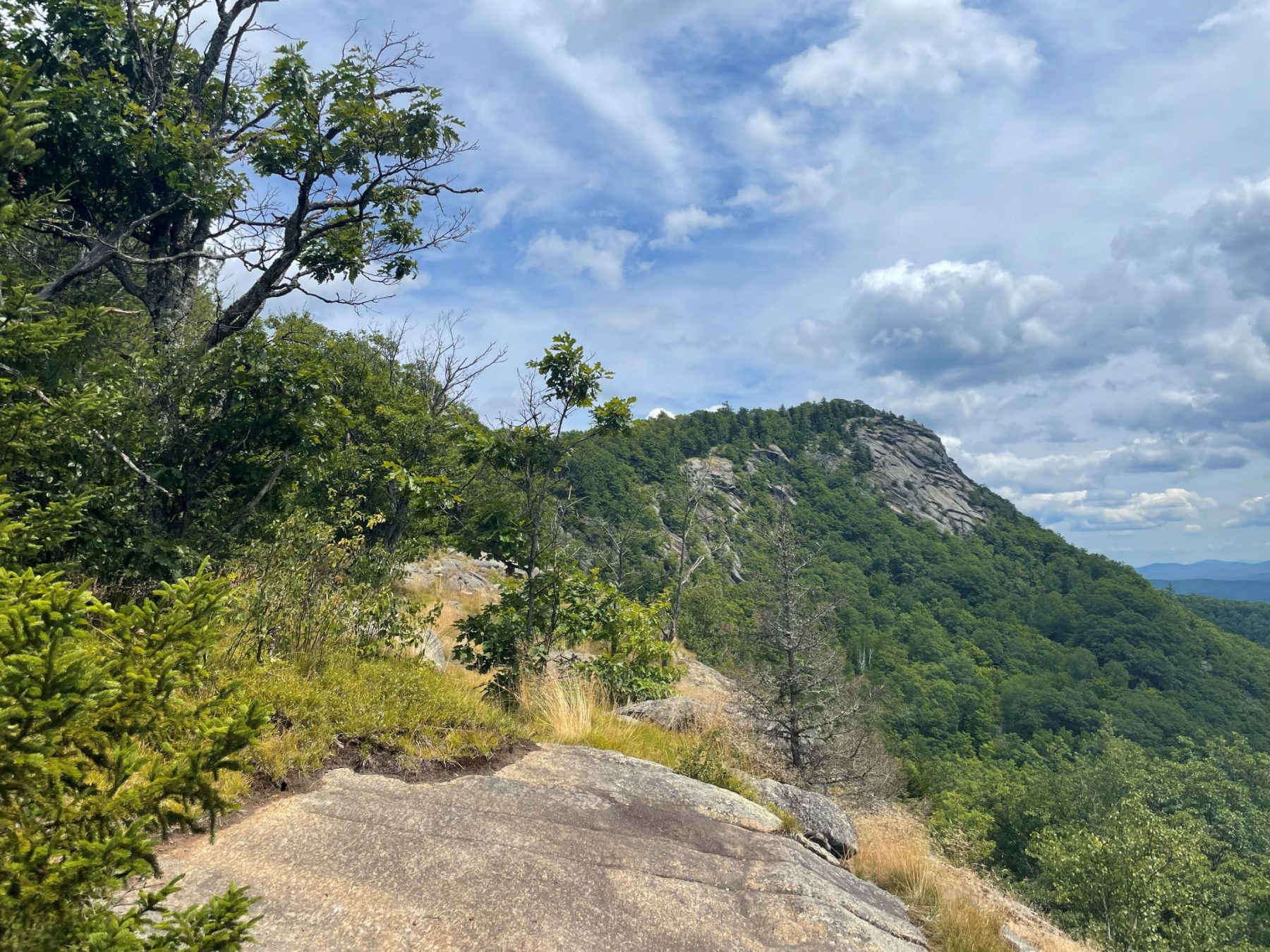 De top van Mount Moxham in zicht, of toch niet? Adirondacks, New York State, Verenigde Staten