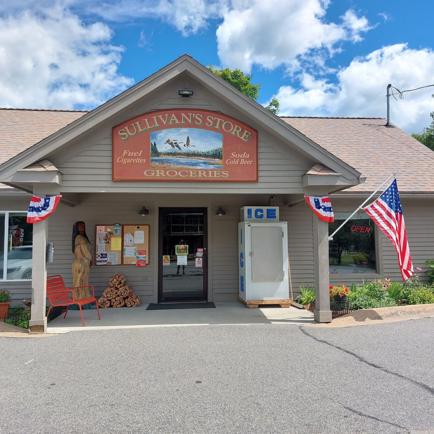 Nog even inslaan bij een lokale winkel in Minerva, New York, Verenigde Staten