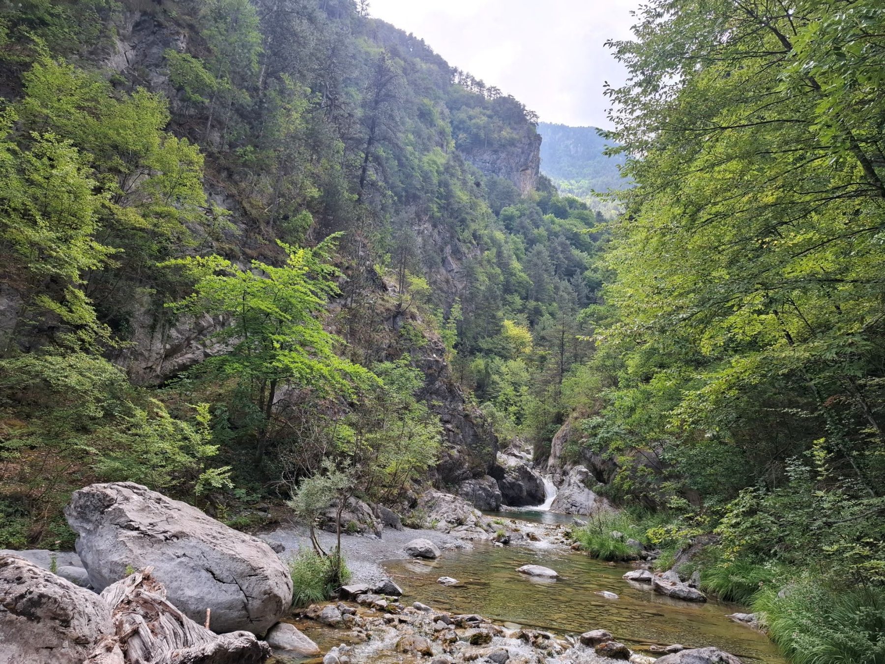 Uitzicht vanuit de Enipeas kloof in Mount Olympus