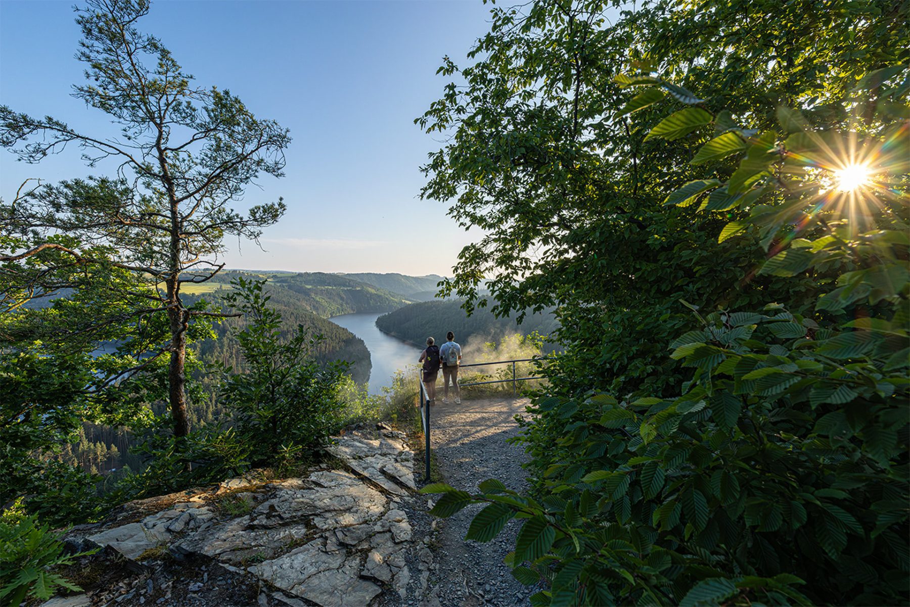 Wandelen over de Hohenwarte Stausee Weg