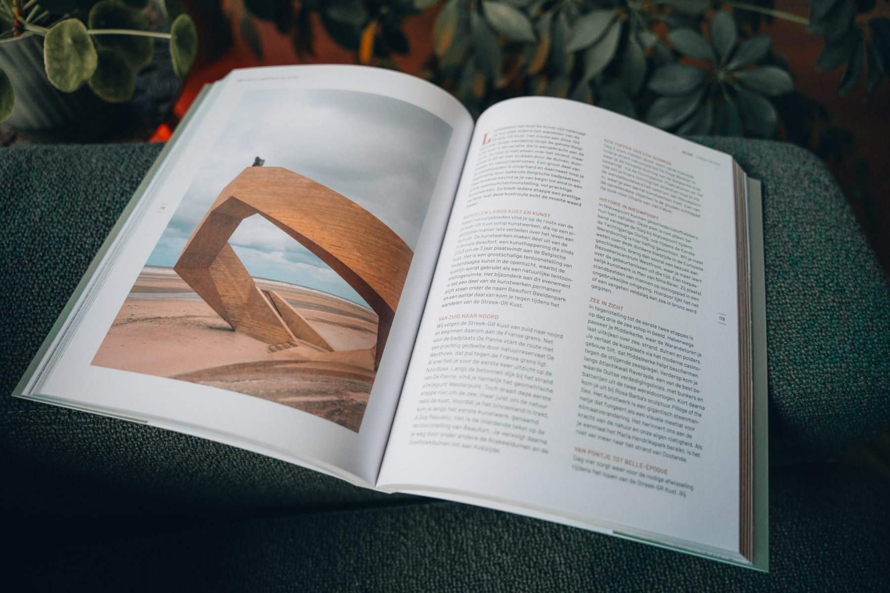 Bladzijde Streek-GR Kust in het boek Hike de Benelux