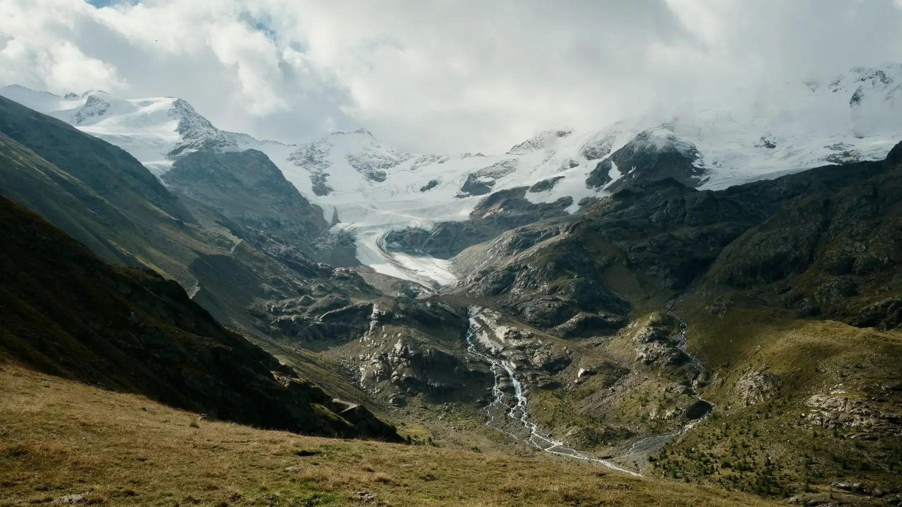 uitzicht op de Forni gletsjer tijdens hiken over Trail of the Trenches