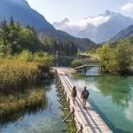 Wandelen over de Alpe Adria Trail langs Lake Jasna