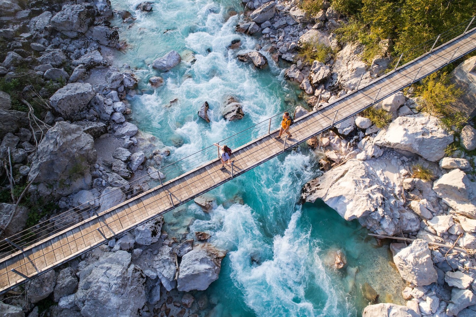 Hangbrug over de Soca tijdens de Alpe Adria Trail
