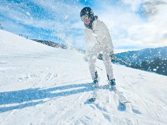 Helly Hansen skipak met sneeuw