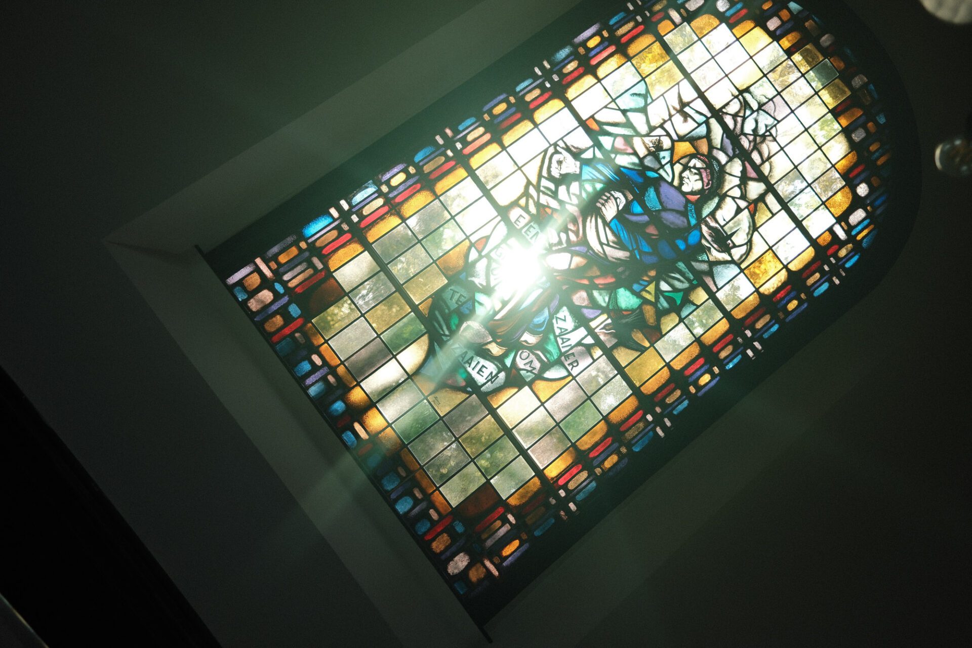 Eerste zonnestralen na een overnachting in de kerk op Het Ziltepad