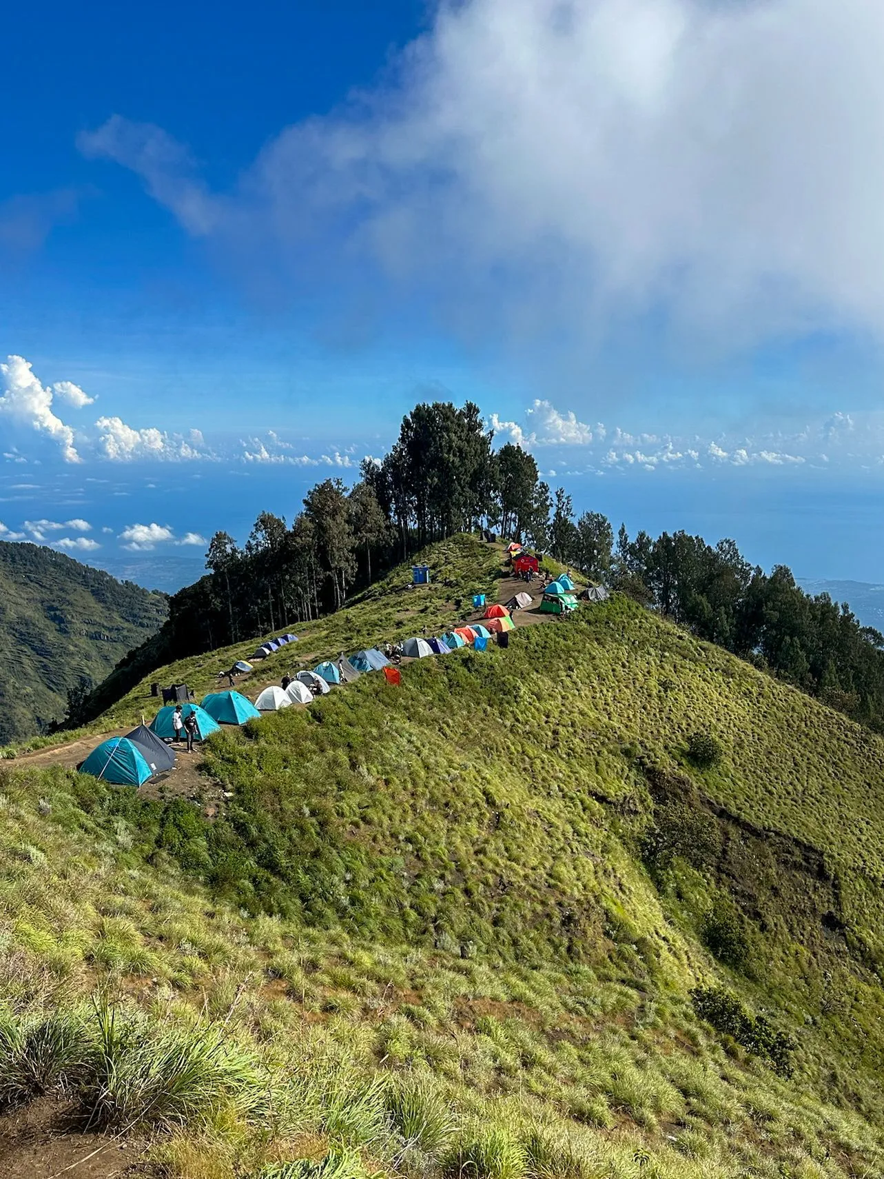 Tenten op de top Mount Rinjani